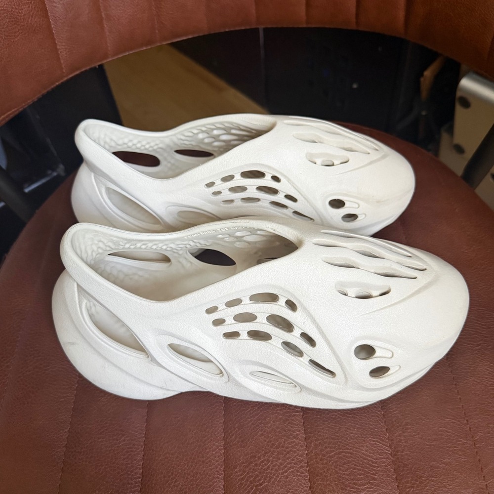 Adidas Yeezy Foam Runner Sands Cream White Sneakers Womens Size 7 FY4567